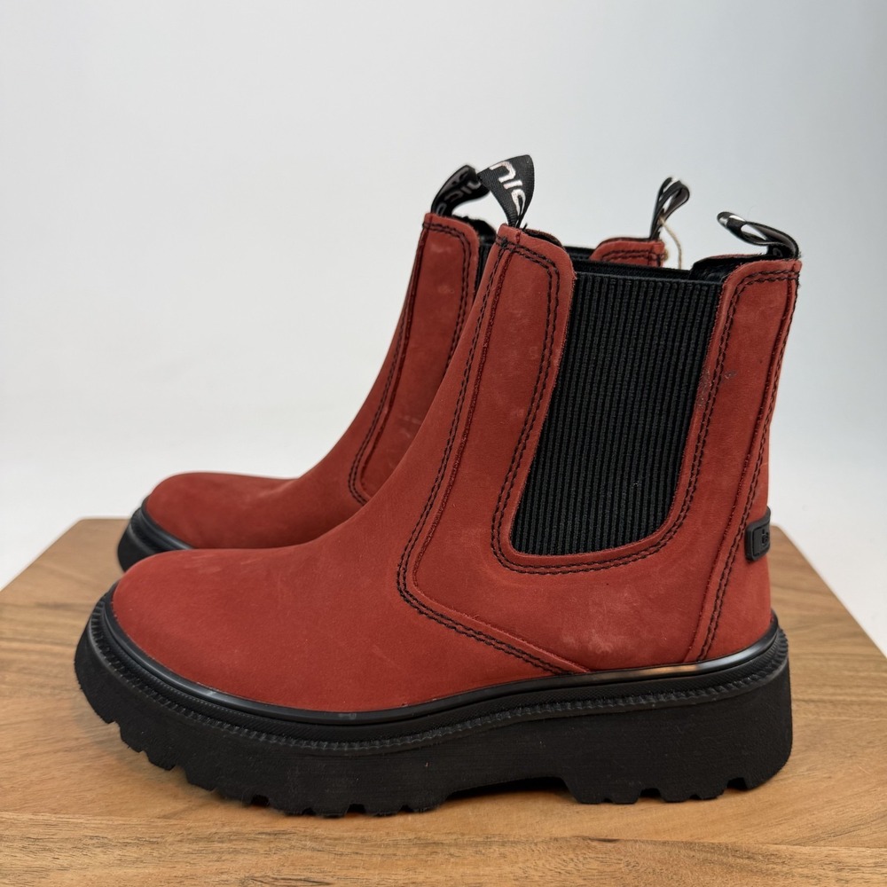 New Womens Bionica Drina Rogue Lug Red Leather Sole Ankle Chelsea Boots Size 7 M - Picture 2 of 8